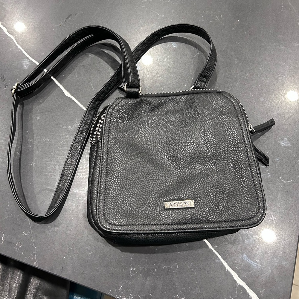 Roots Black Leather Crossbody Bag Silver Logo Adjustable Strap Everyday Purse